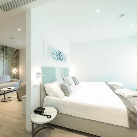 Bristol Отель 4*